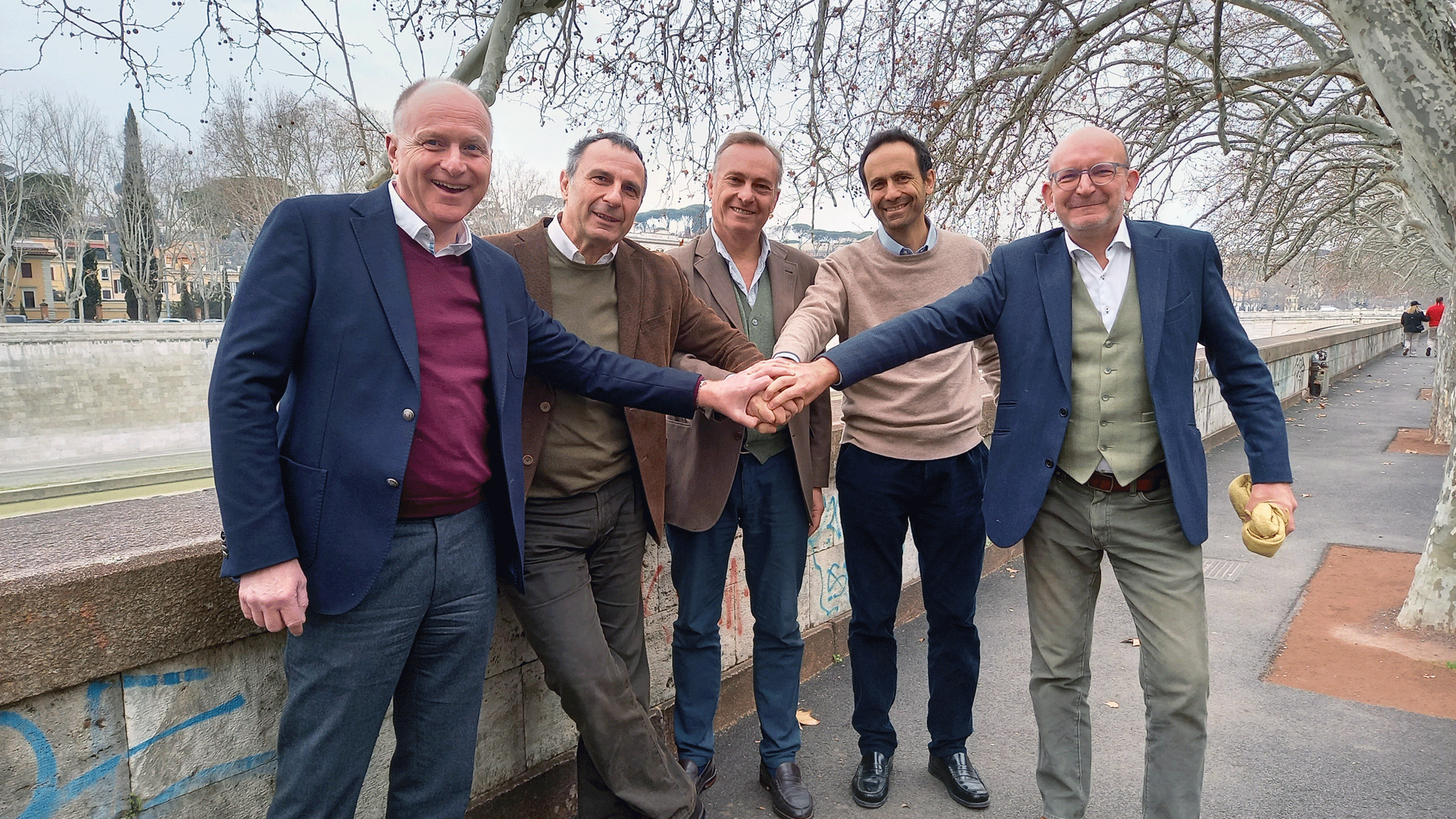 Natural Power and Studio Rinnovabili shake on new partnership Natural Power and Studio Rinnovabili shake on new partnership