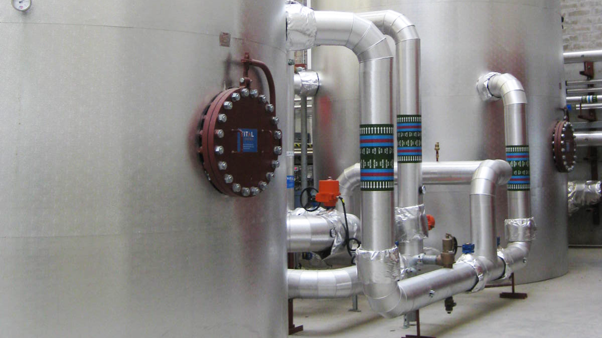 District heating tanks and pipes
