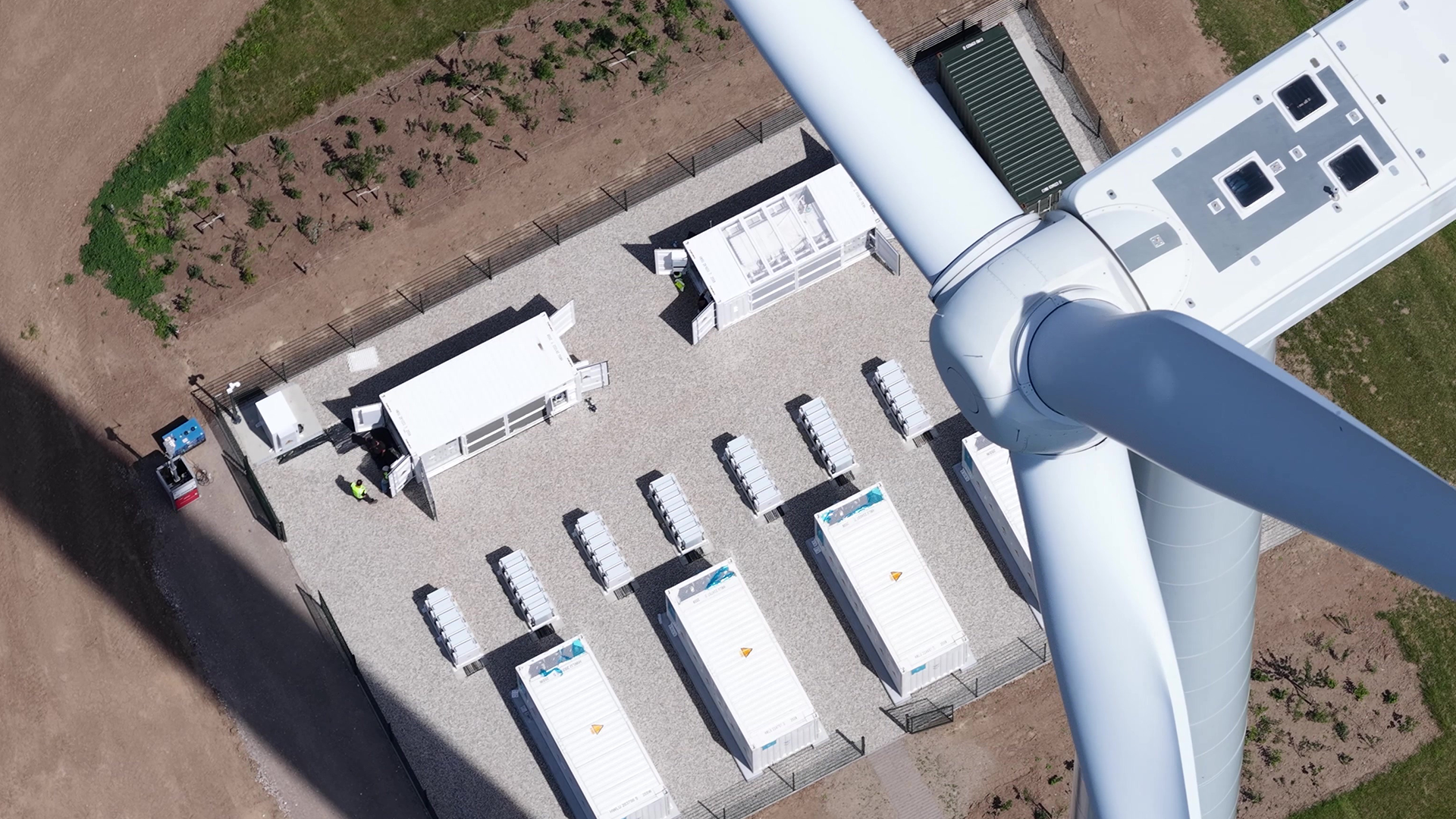 Battery storage and wind turbine